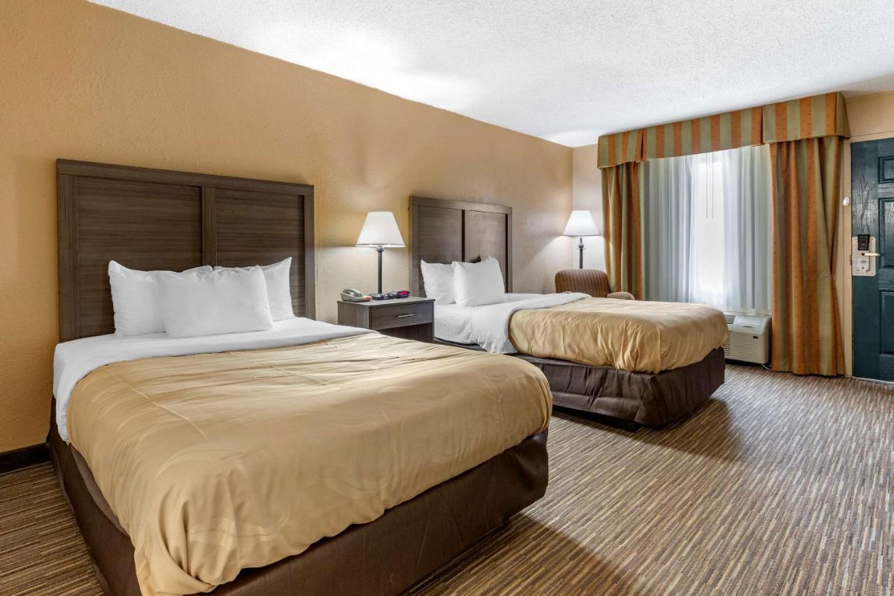 Quality & Hanes Mall Hotel
