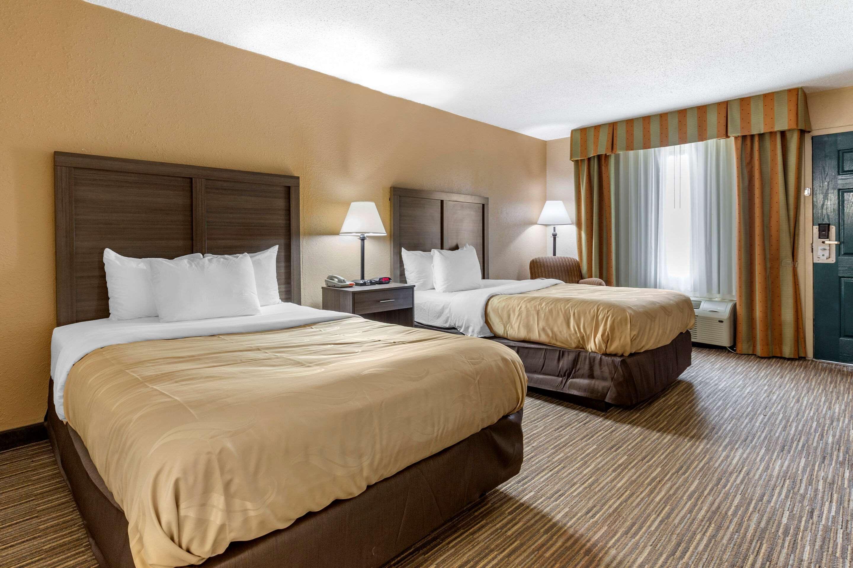 Quality & Hanes Mall Hotel