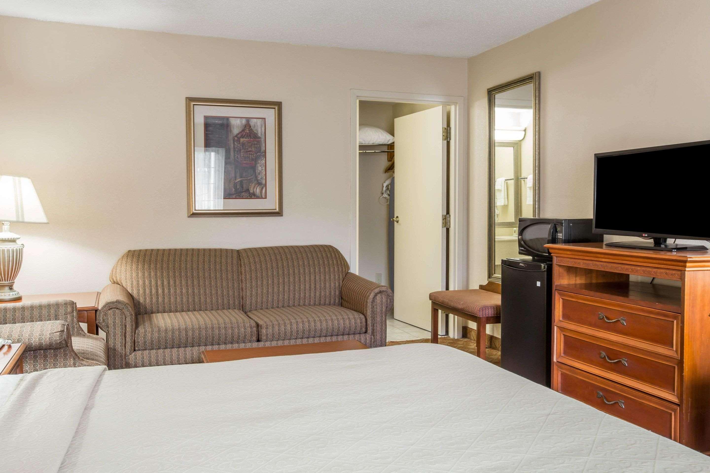 Hotel Quality & Hanes Mall Winston-Salem