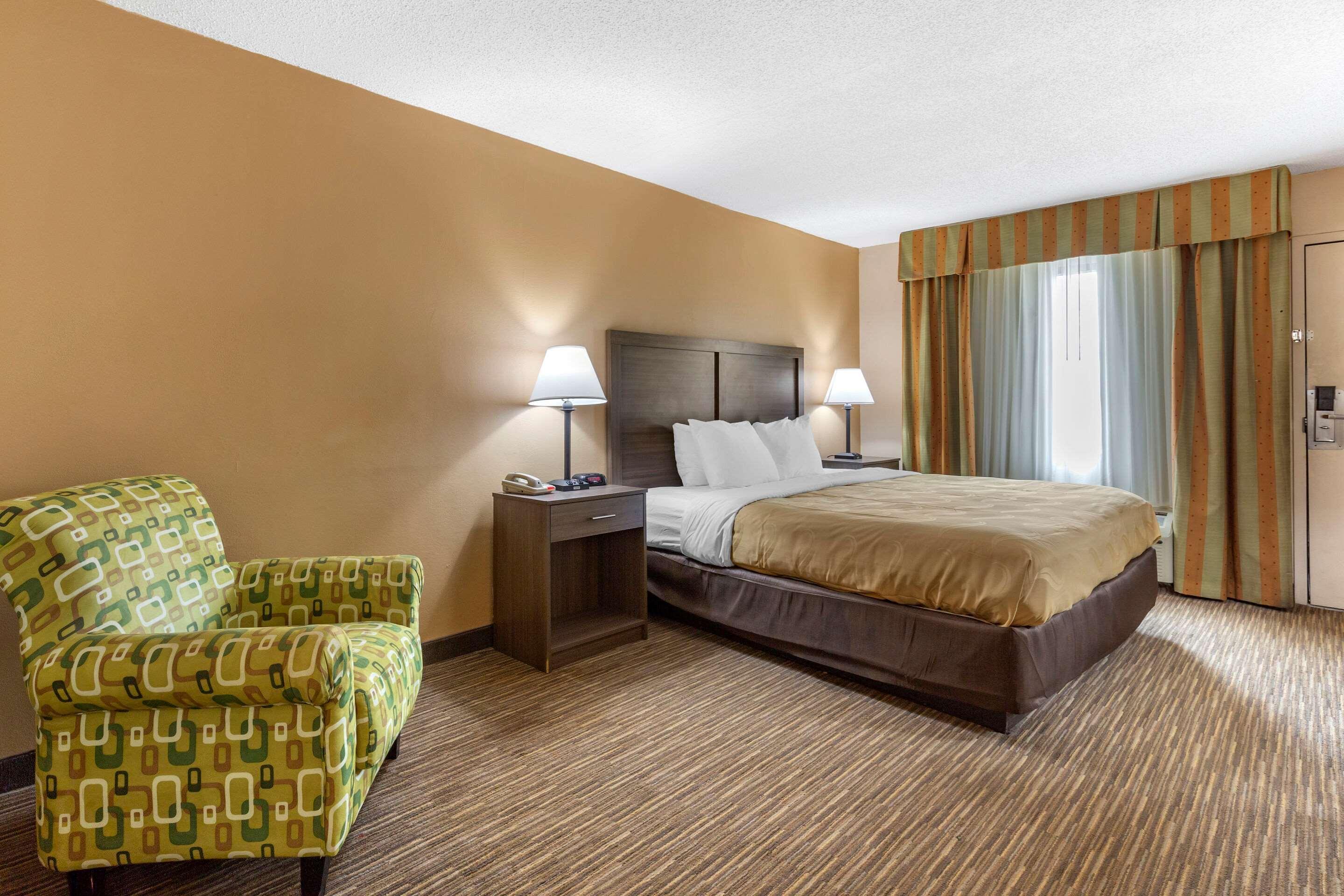 Quality & Hanes Mall Hotel 2*