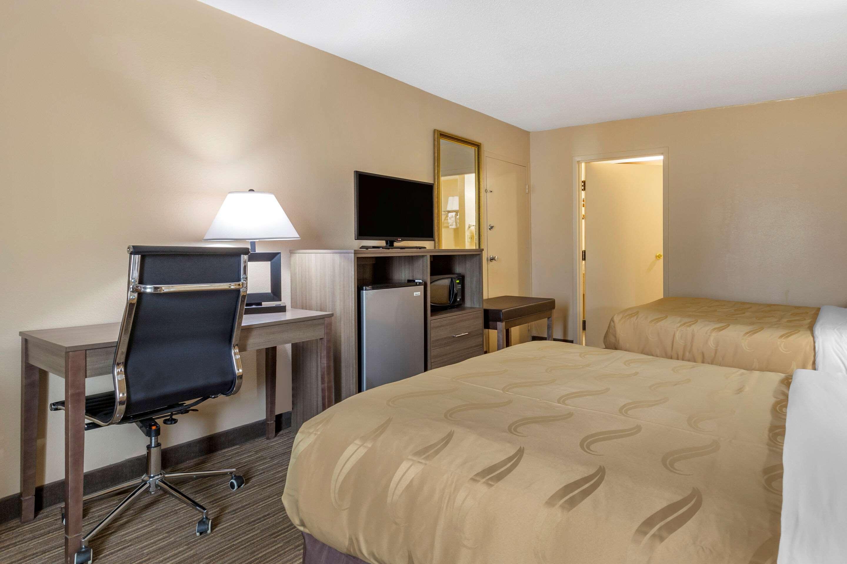 Hotel Quality & Hanes Mall 2*