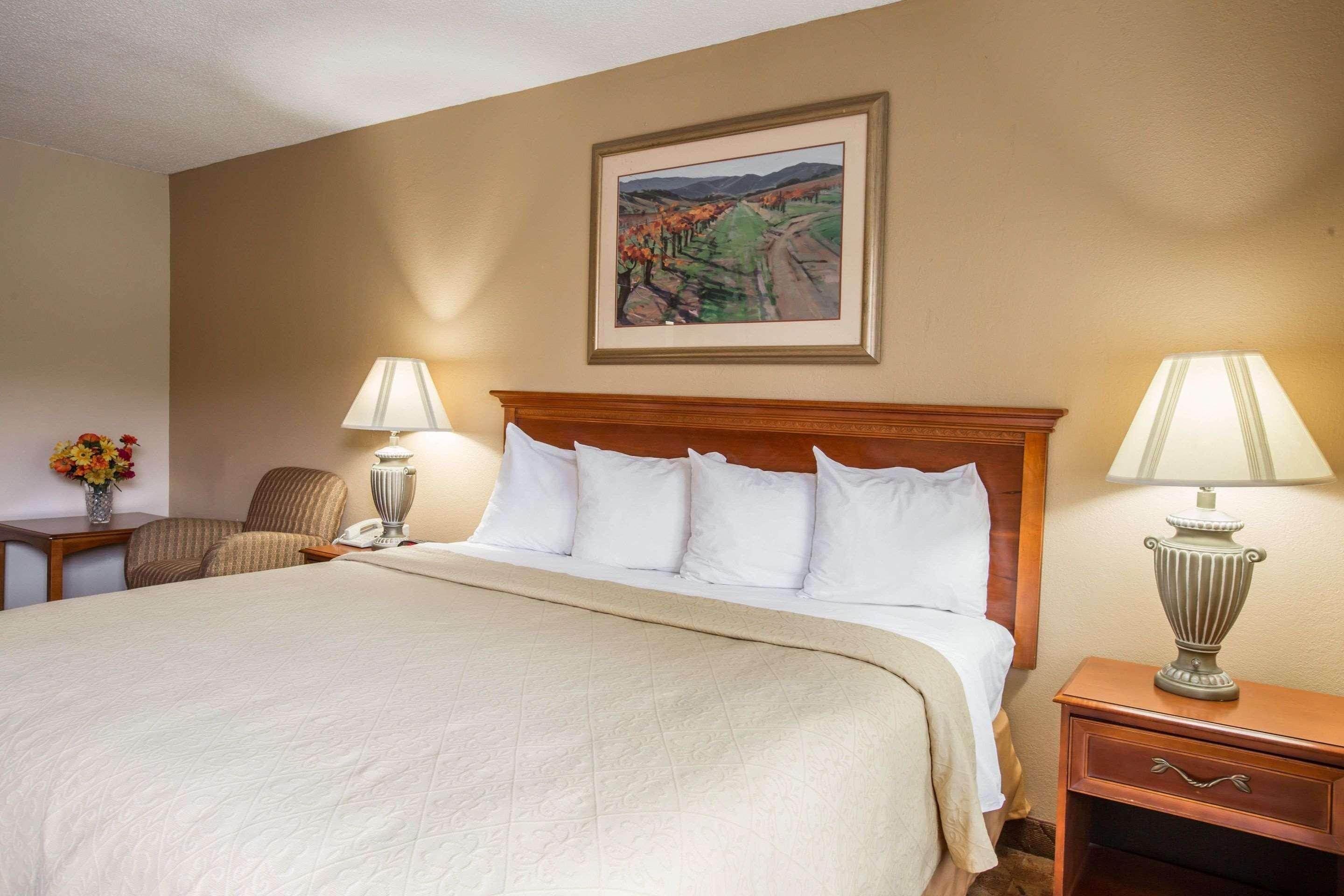 Quality & Hanes Mall Hotel Winston-Salem