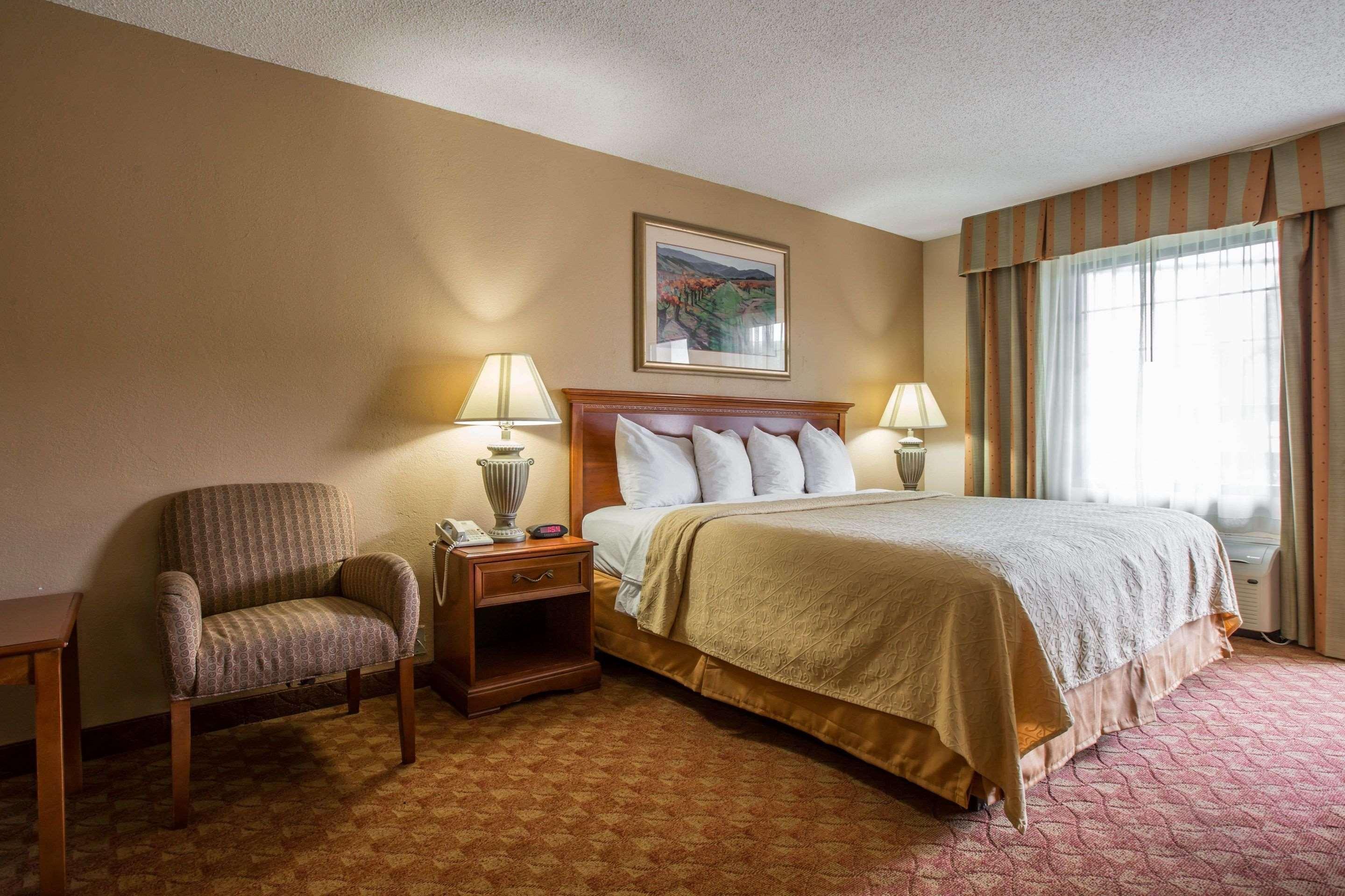 Hotel Quality & Hanes Mall 2*