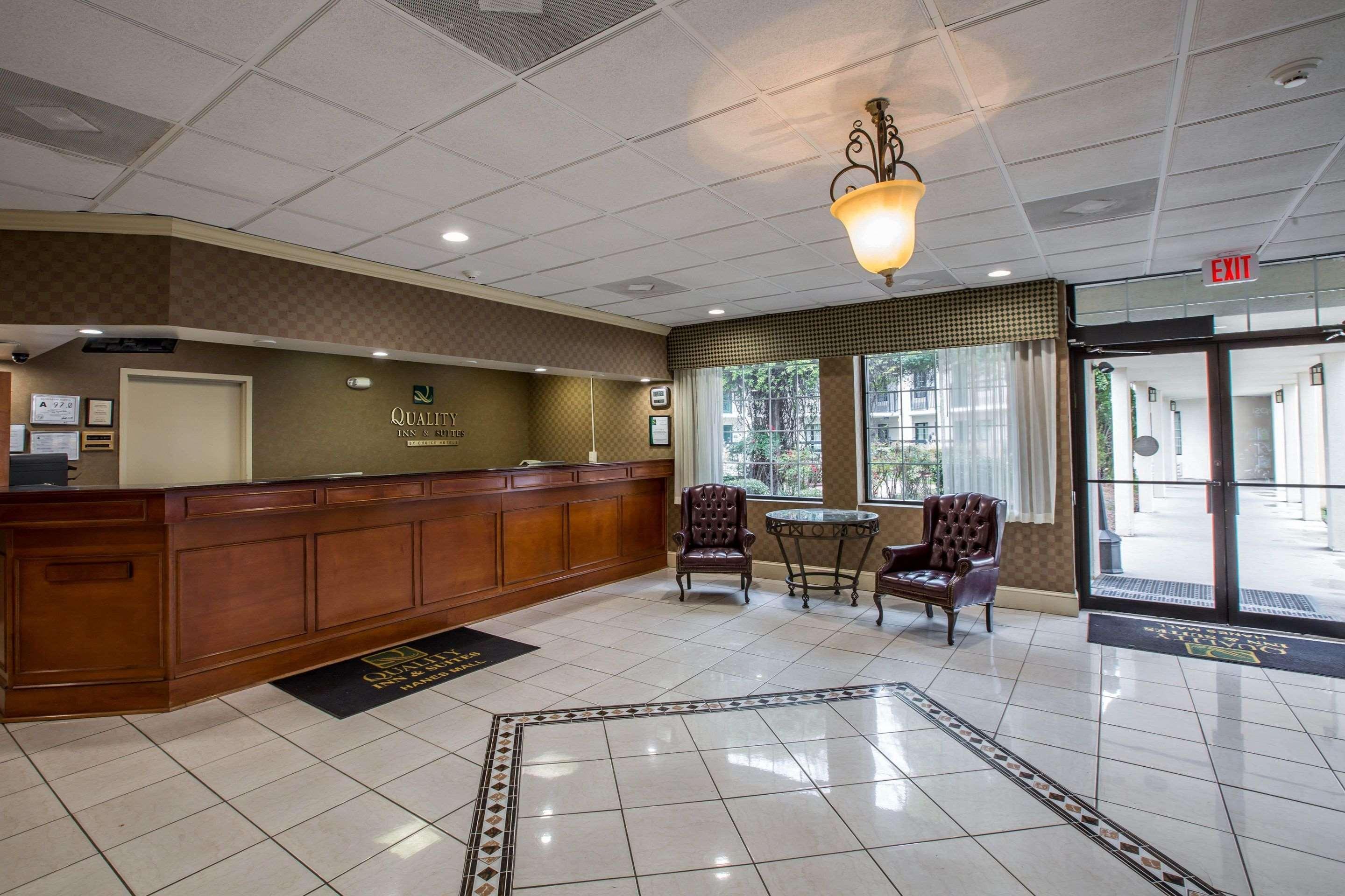 Quality & Hanes Mall Hotel