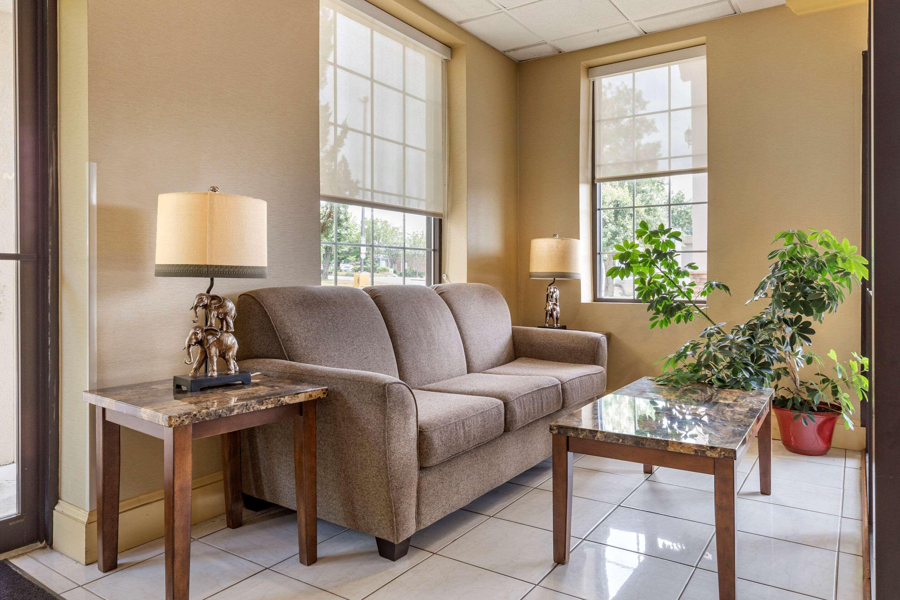 Hotel Quality & Hanes Mall Winston-Salem