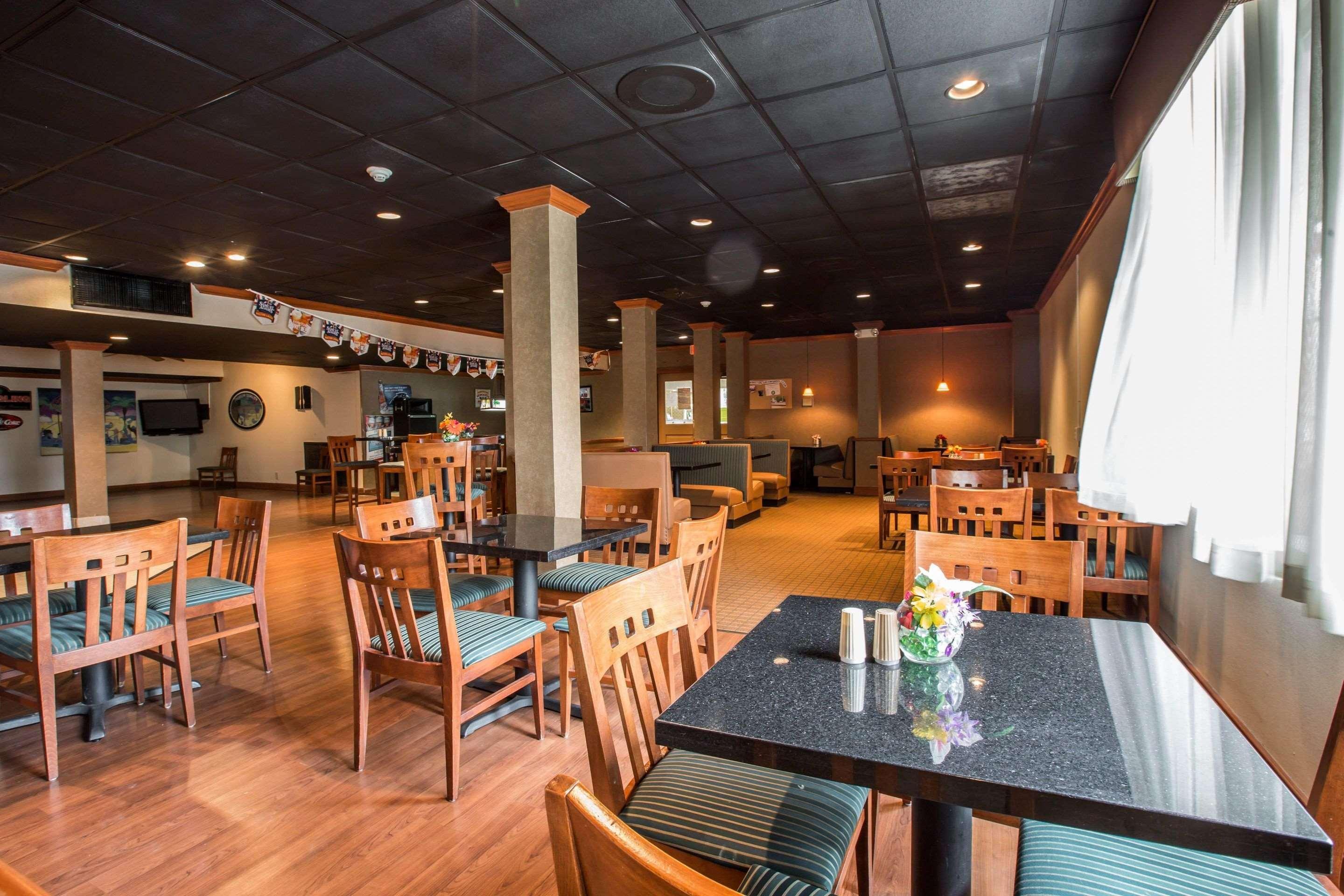 Quality & Hanes Mall Hotel