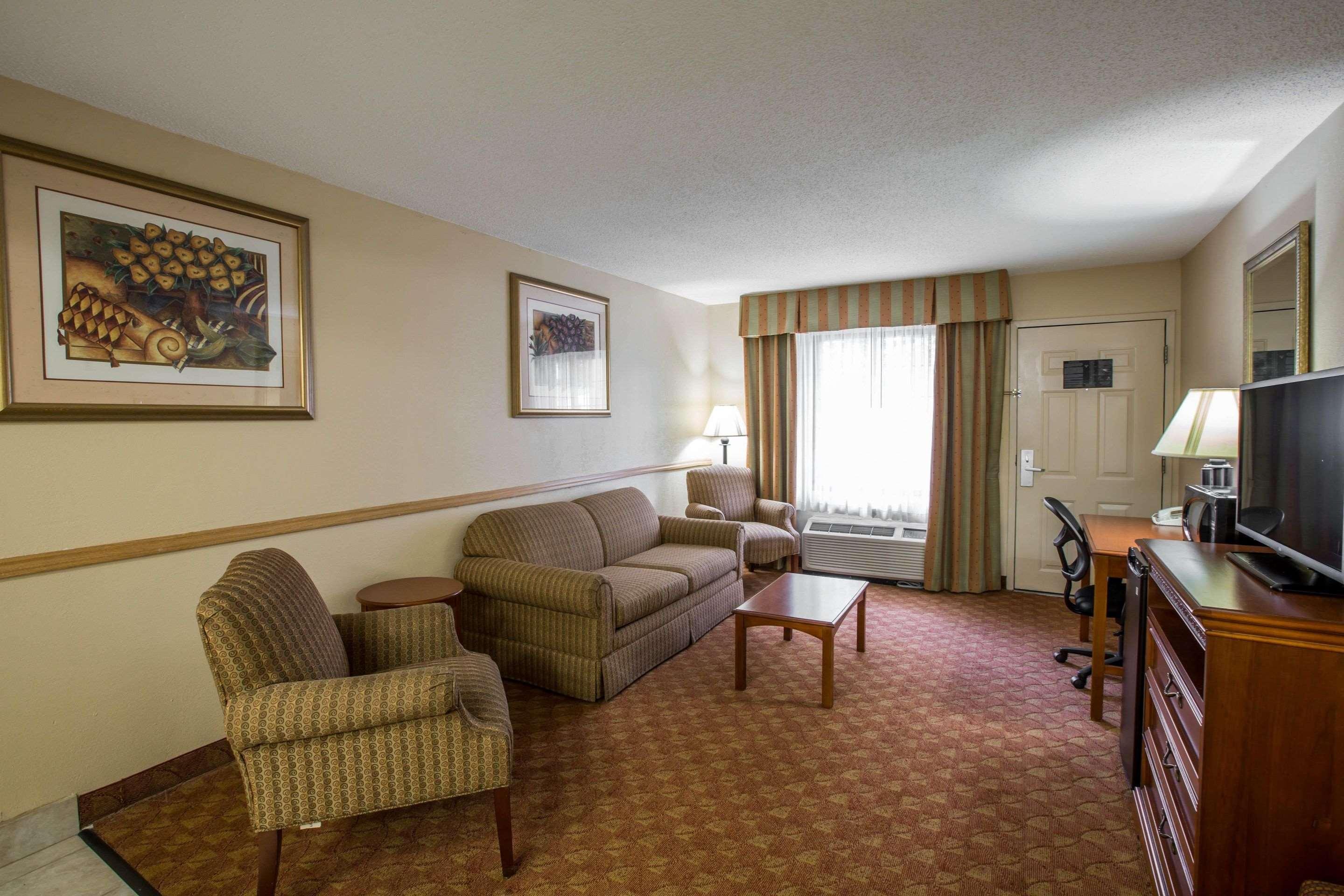 Hotel Quality & Hanes Mall Winston-Salem