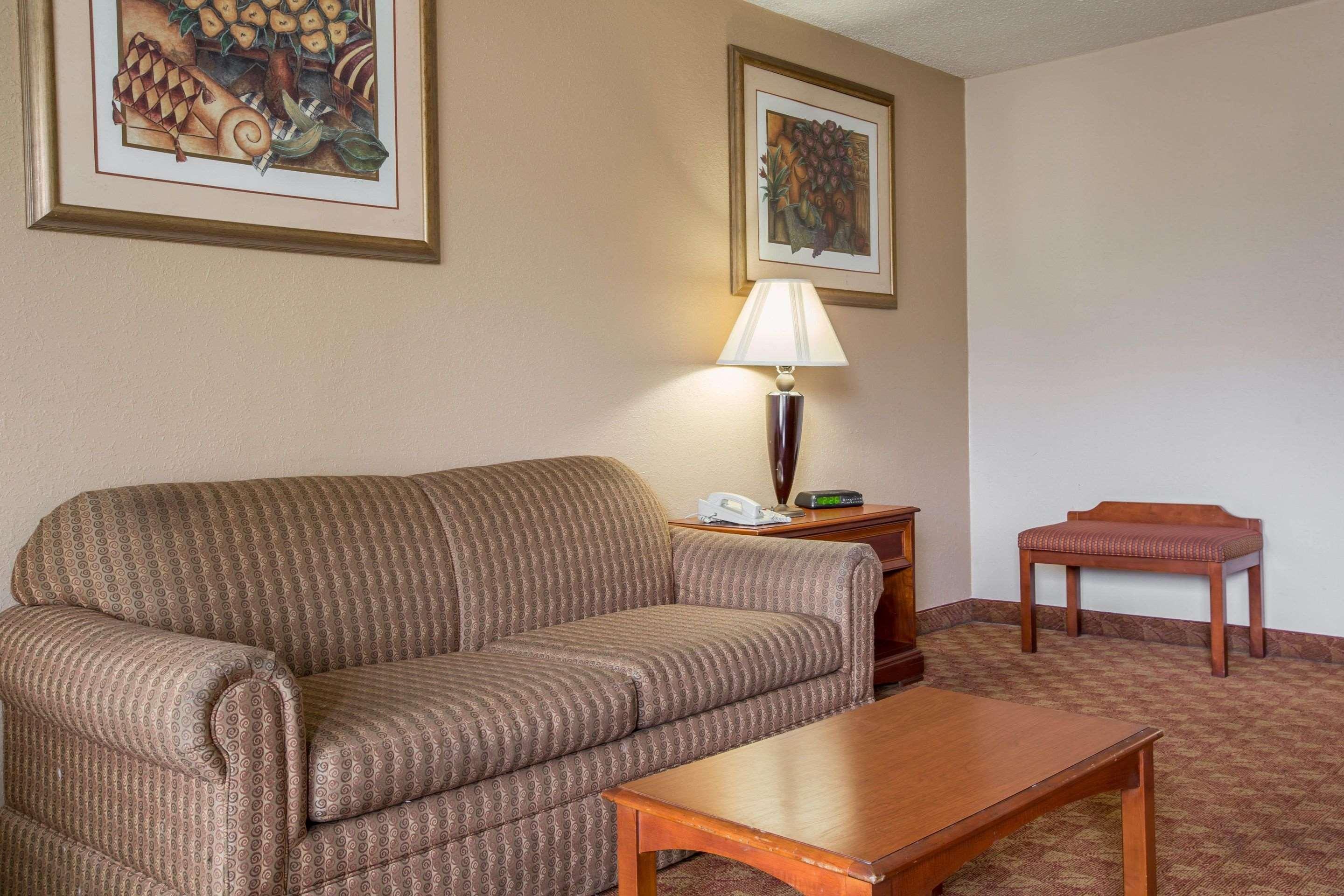 Quality & Hanes Mall Hotel 2*