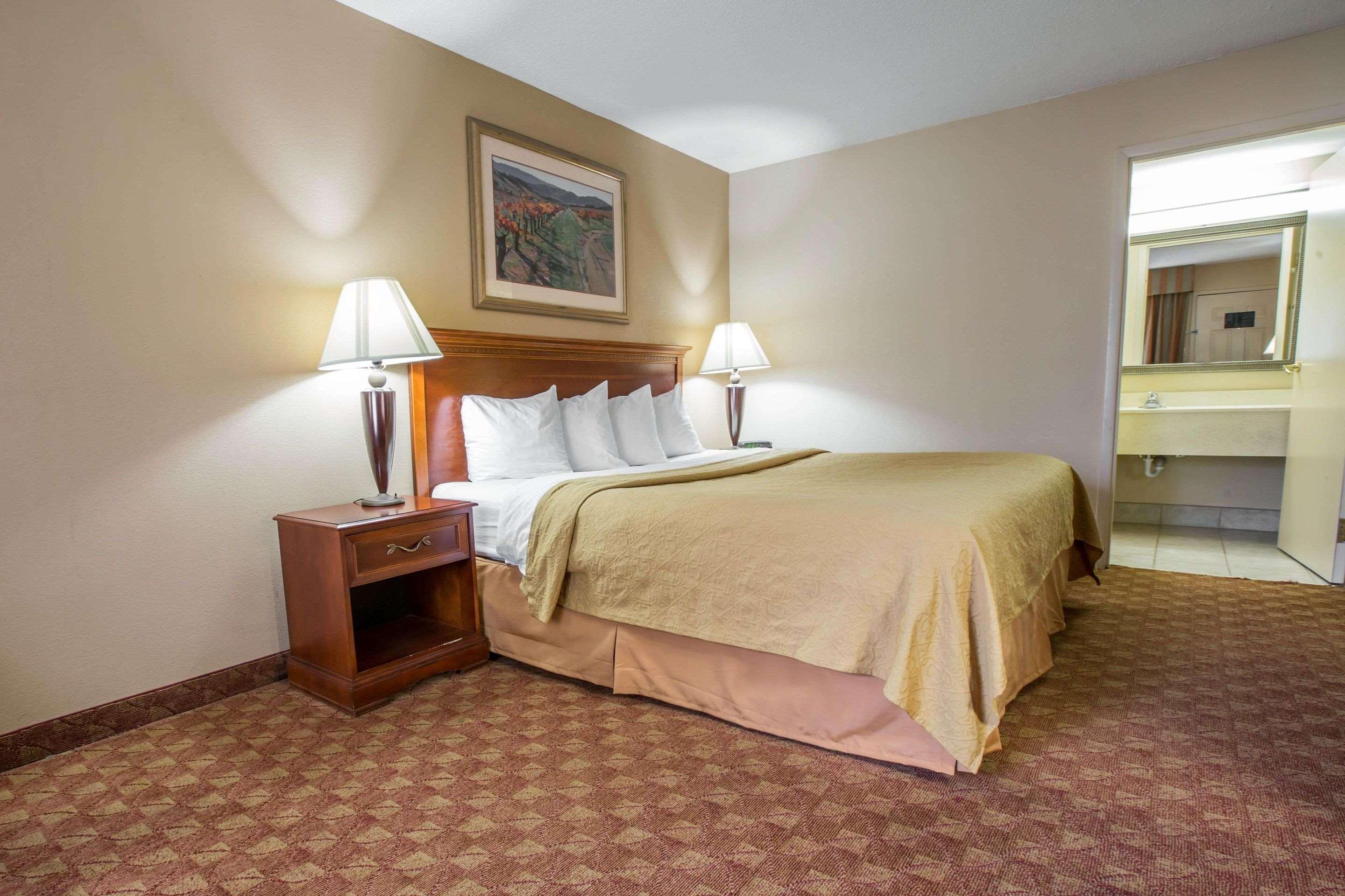 Quality & Hanes Mall Hotel 2*