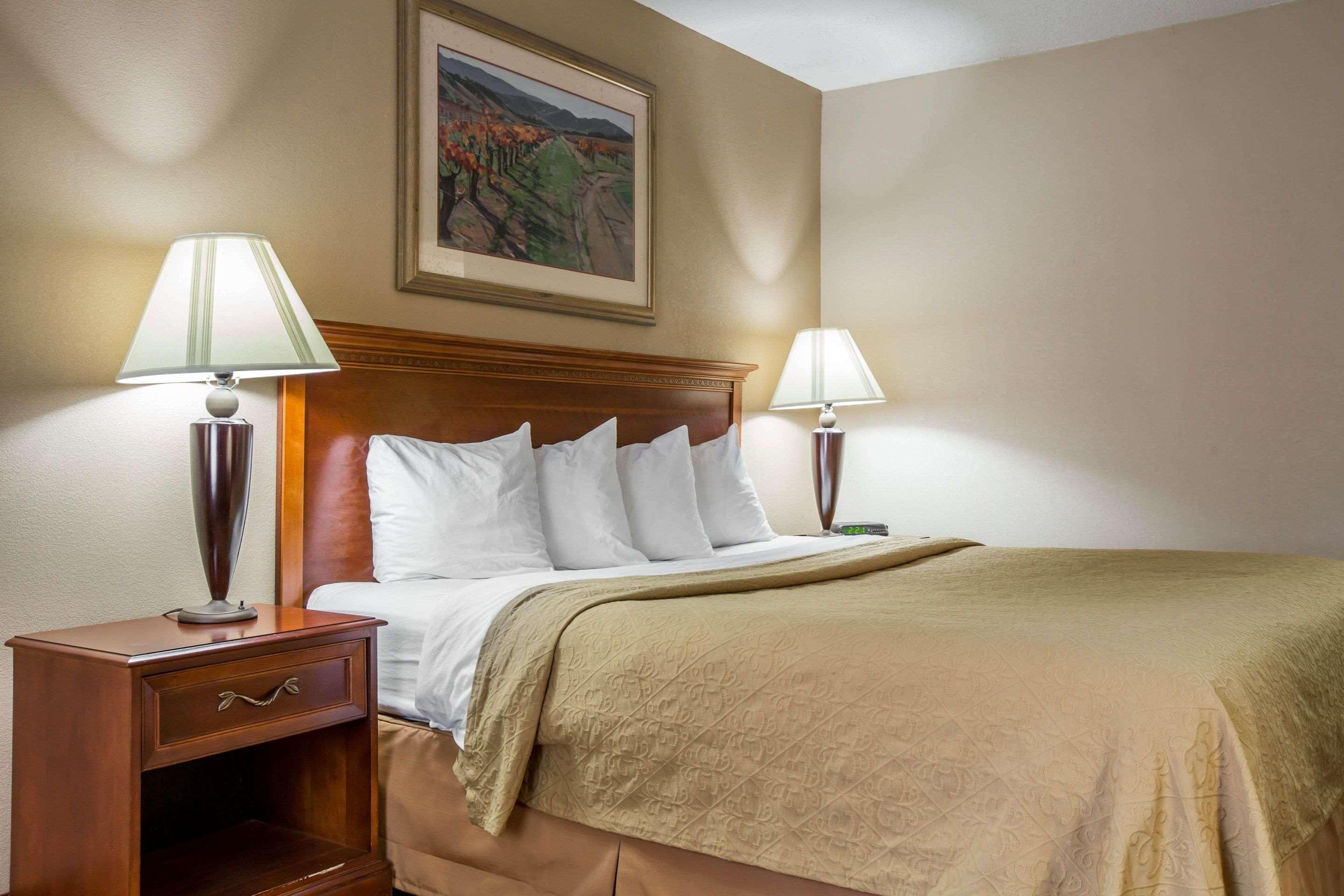 Quality & Hanes Mall Hotel 2*