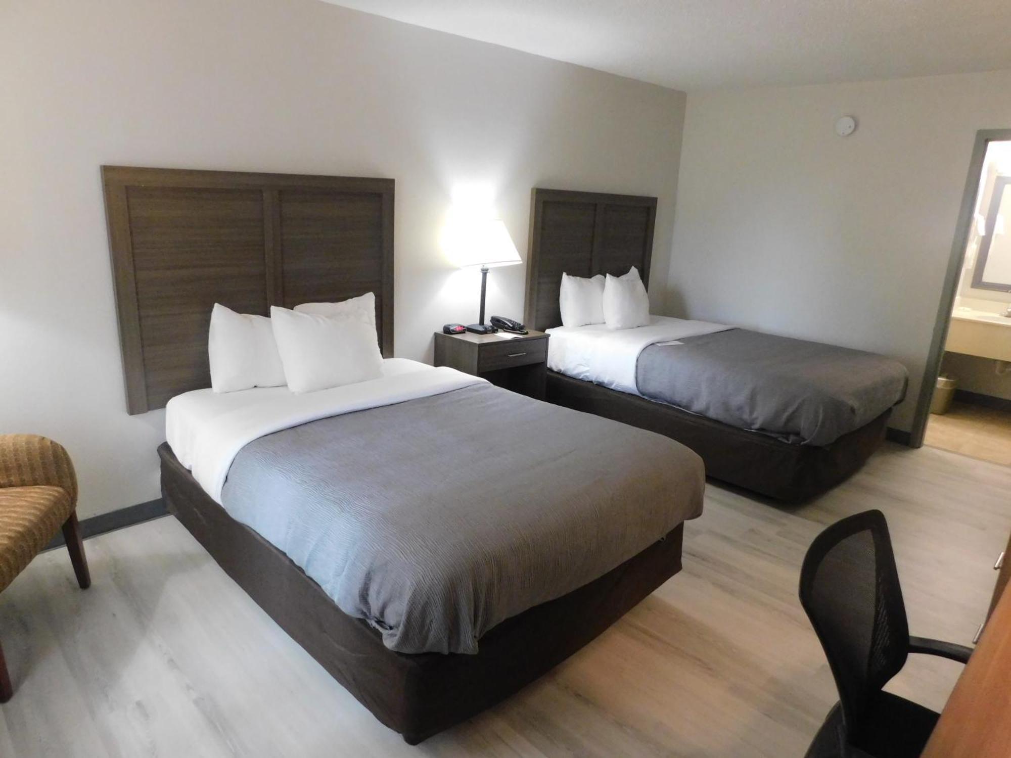 Quality & Hanes Mall Hotel 2*
