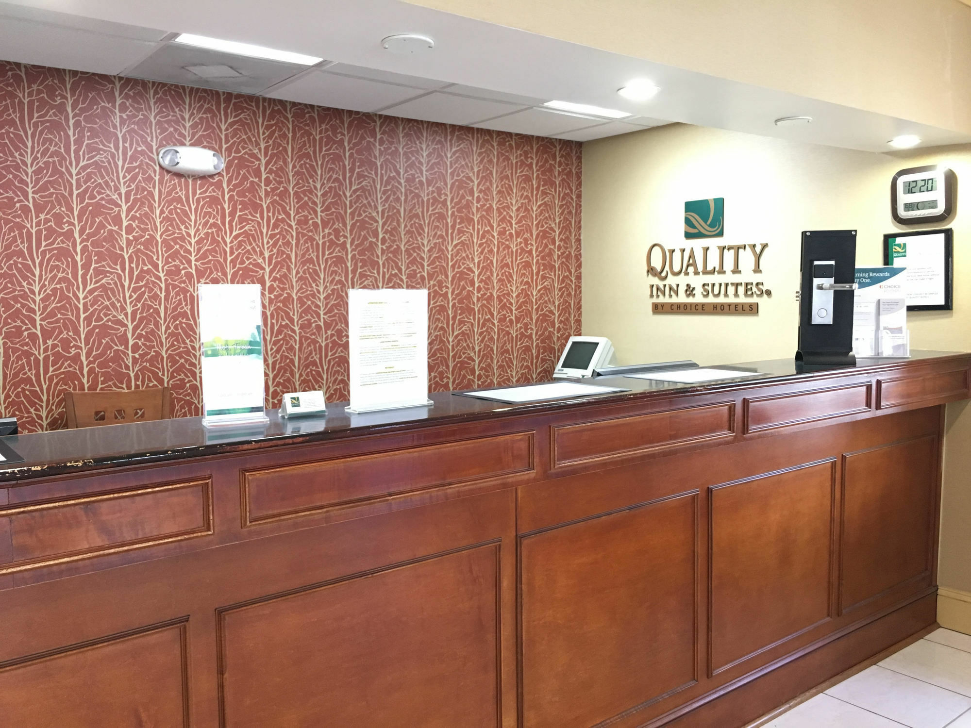 Hotel Quality & Hanes Mall Winston-Salem