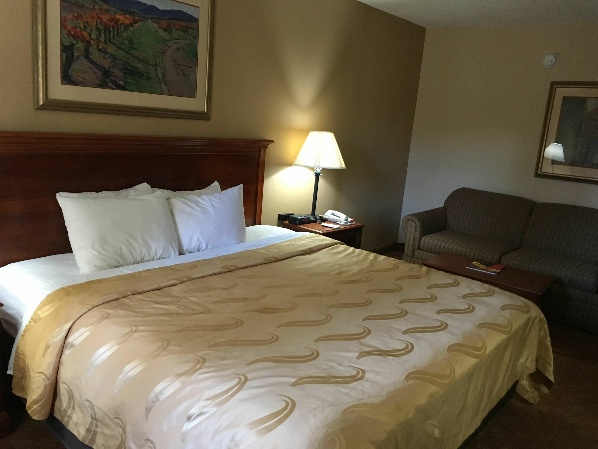 Hotel Quality & Hanes Mall 2*